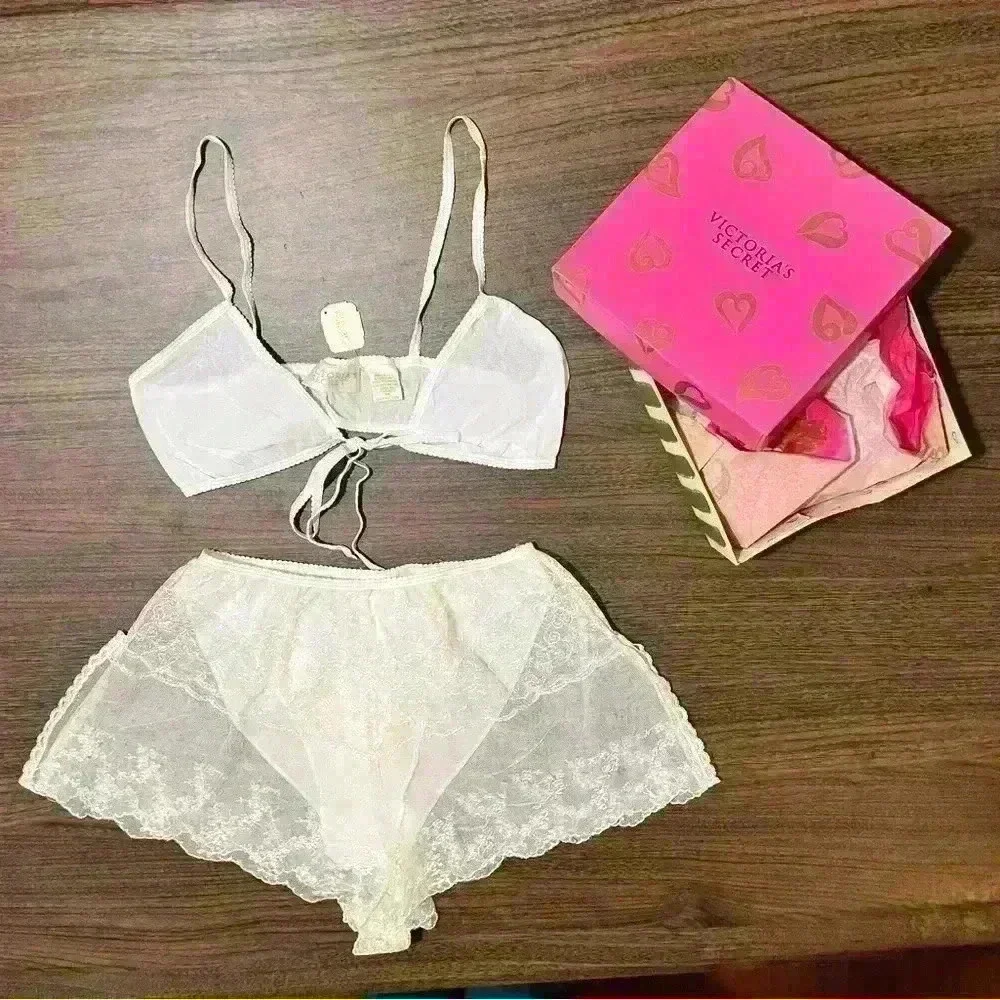 NWT Vintage Victorias Secret 1980s Gold Label Lace Bra Bralette Panties Set Sz M